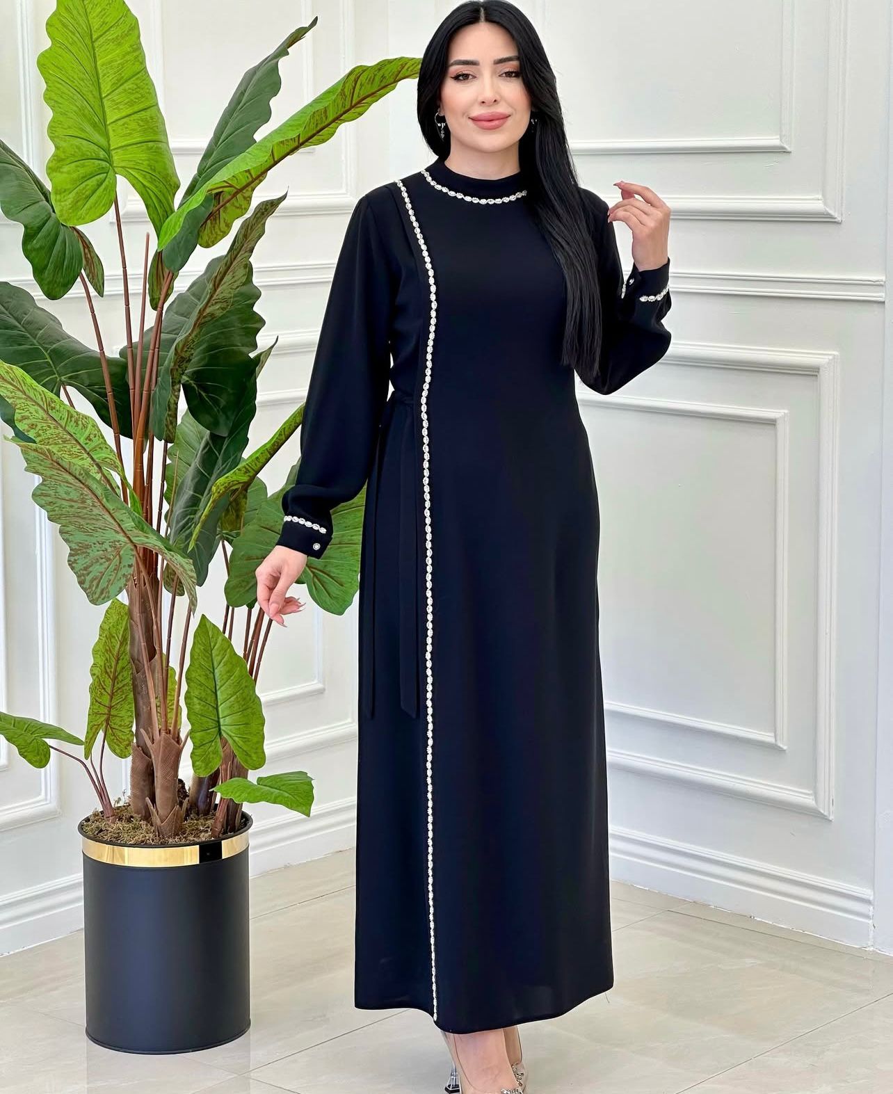 Abaya noire élégante à ornements perlés