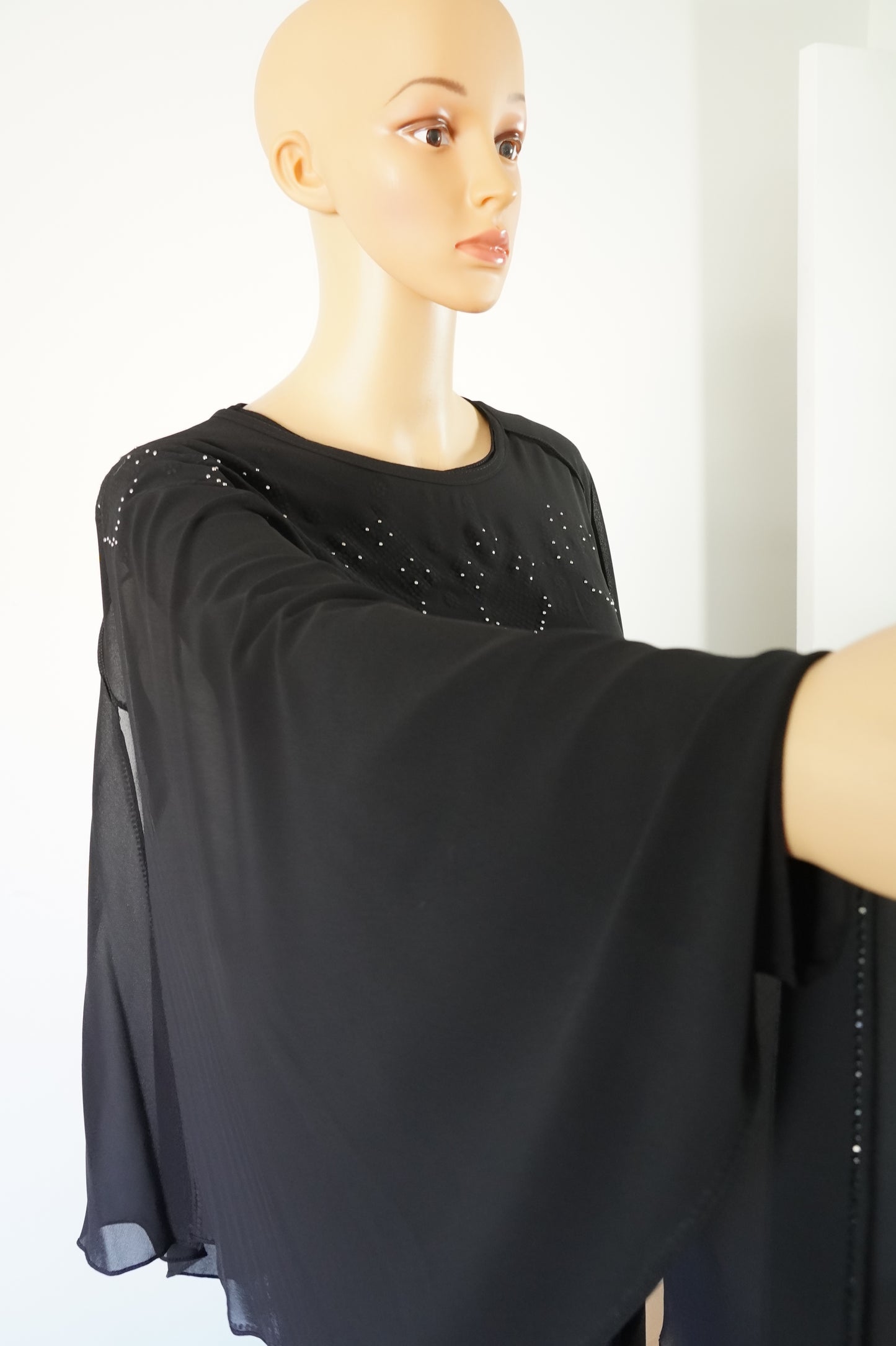 Tunique longue avec strass au col et manches
