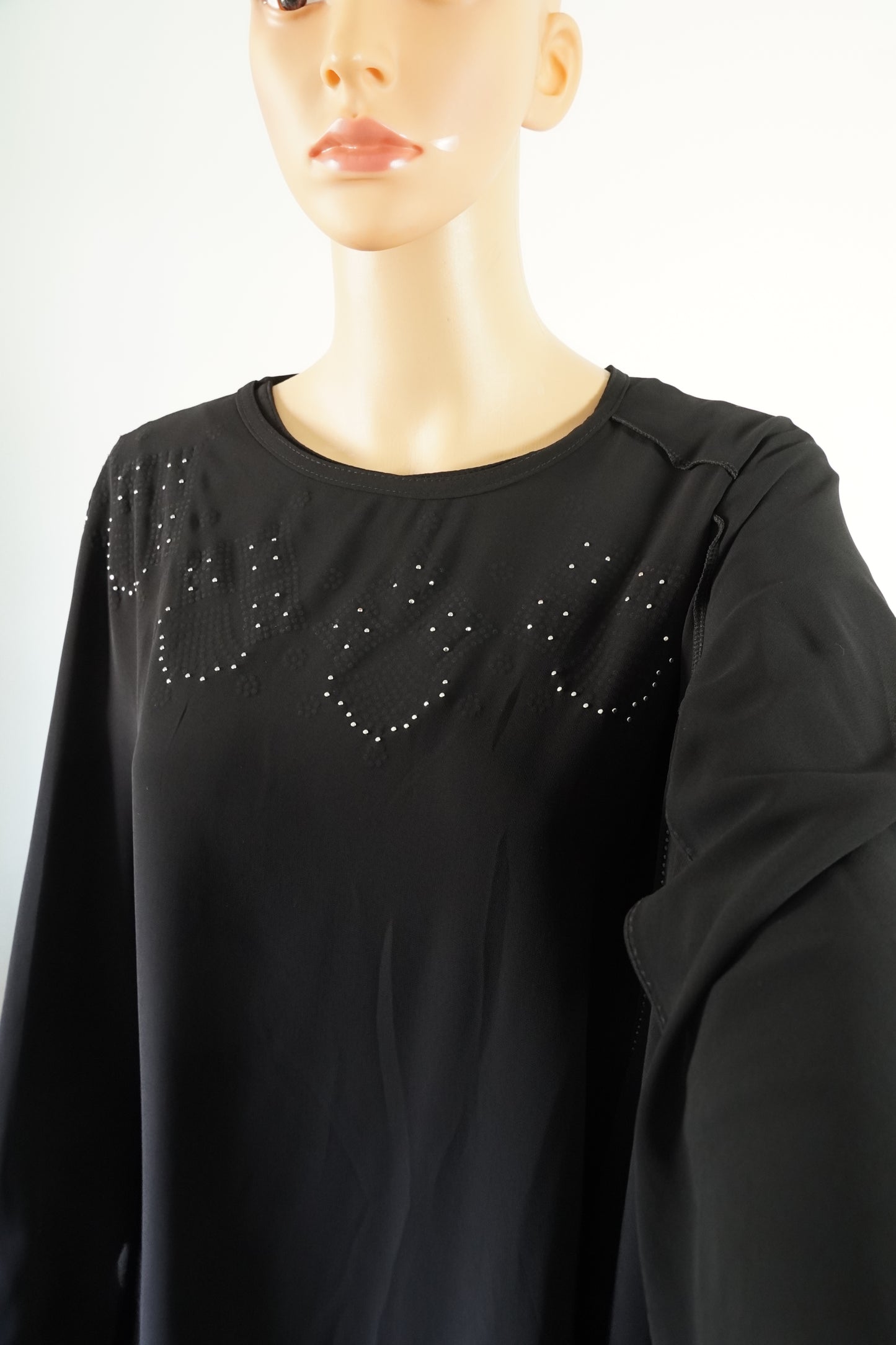 Tunique longue avec strass au col et manches