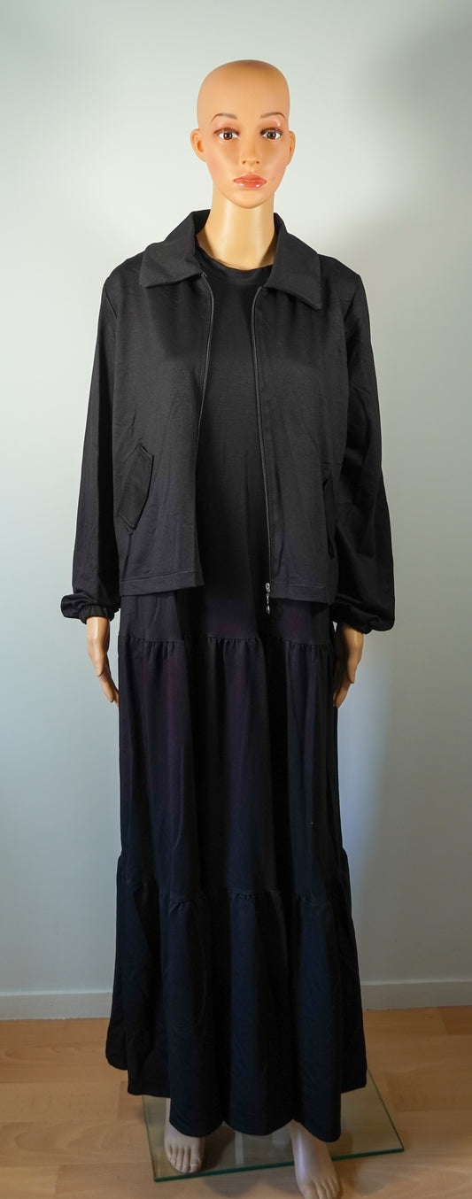 Ensemble robe longue fluide noire avec veste zippée assortie