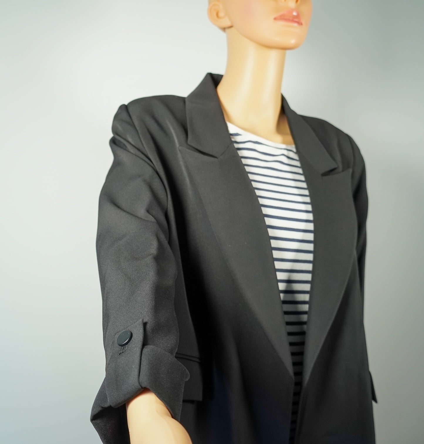 Siyah oversize ceket – Modern şıklık, katlanabilir kollu