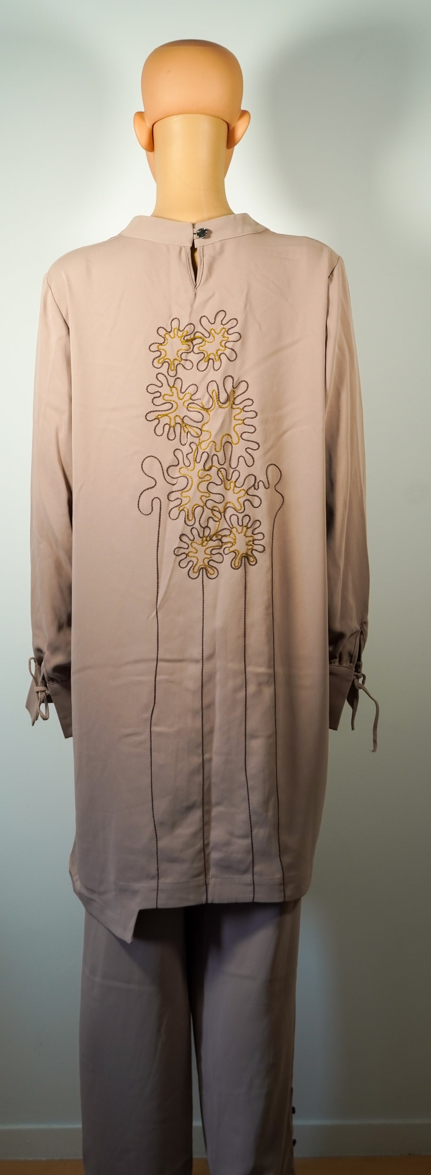 Ensemble deux pièces femme avec tunique longue brodée et pantalon fluide