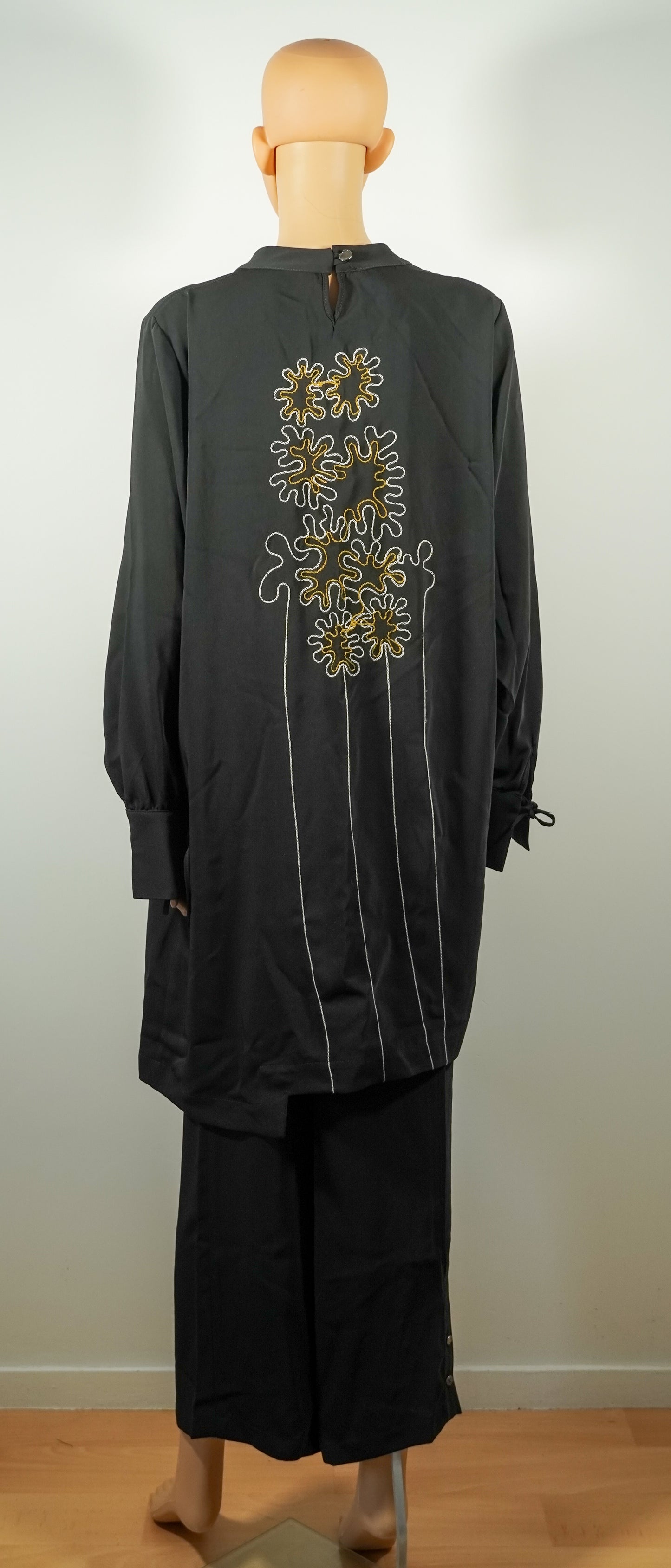 Ensemble deux pièces femme avec tunique longue brodée et pantalon fluide