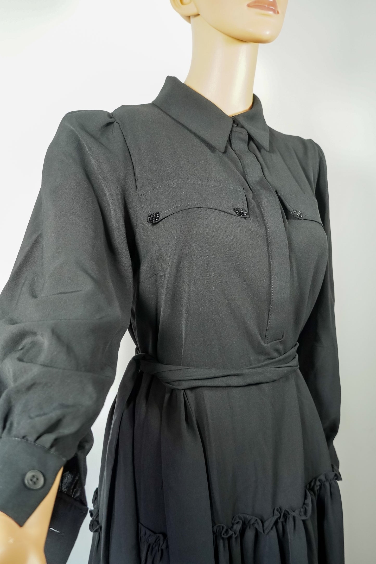 Siyah kuşaklı uzun elbise