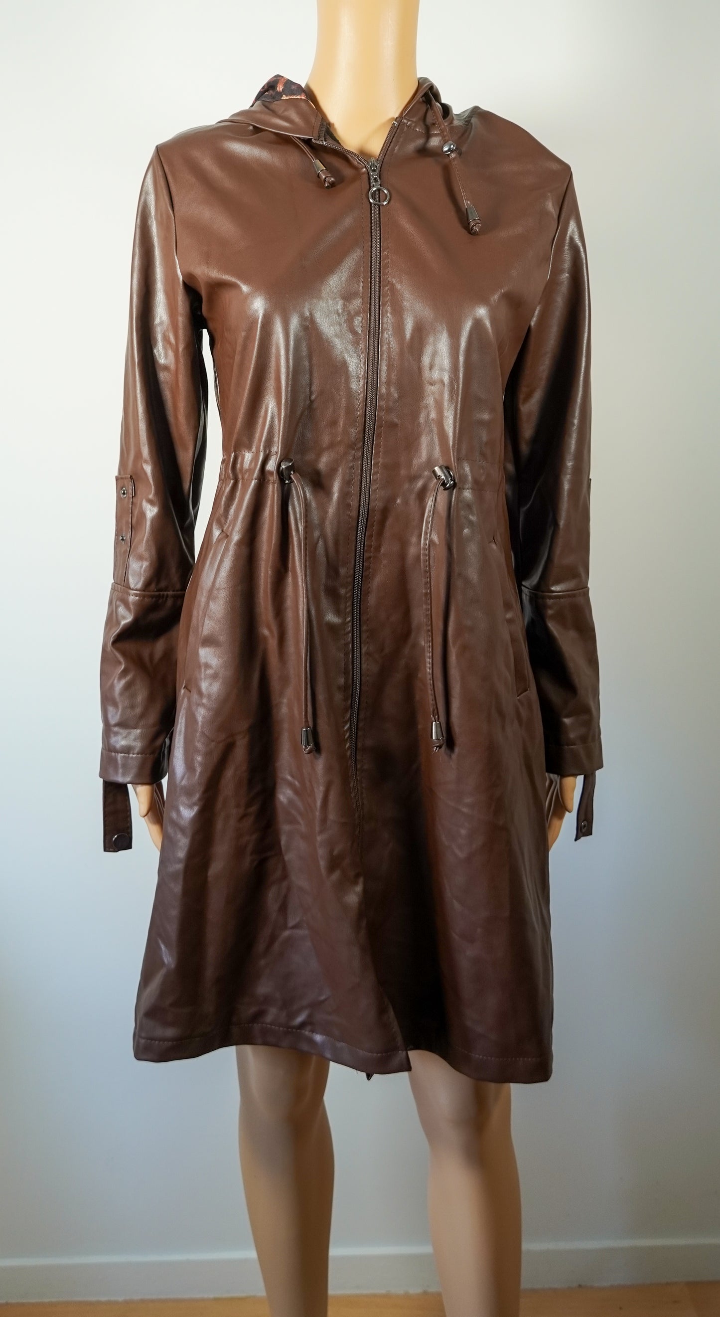 Veste longue à capuche en similicuir marron