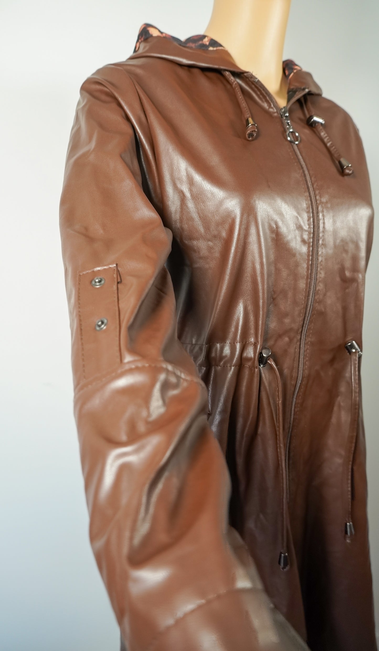 Veste longue à capuche en similicuir marron