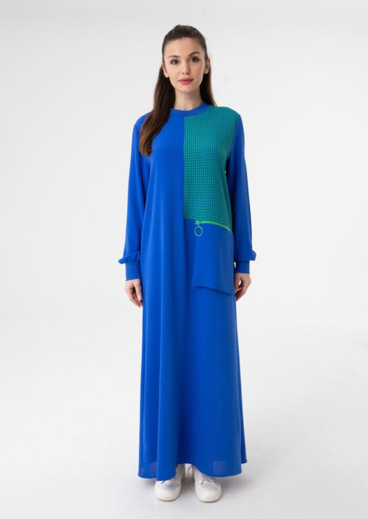 Robe longue bleue asymétrique avec détails graphiques verts