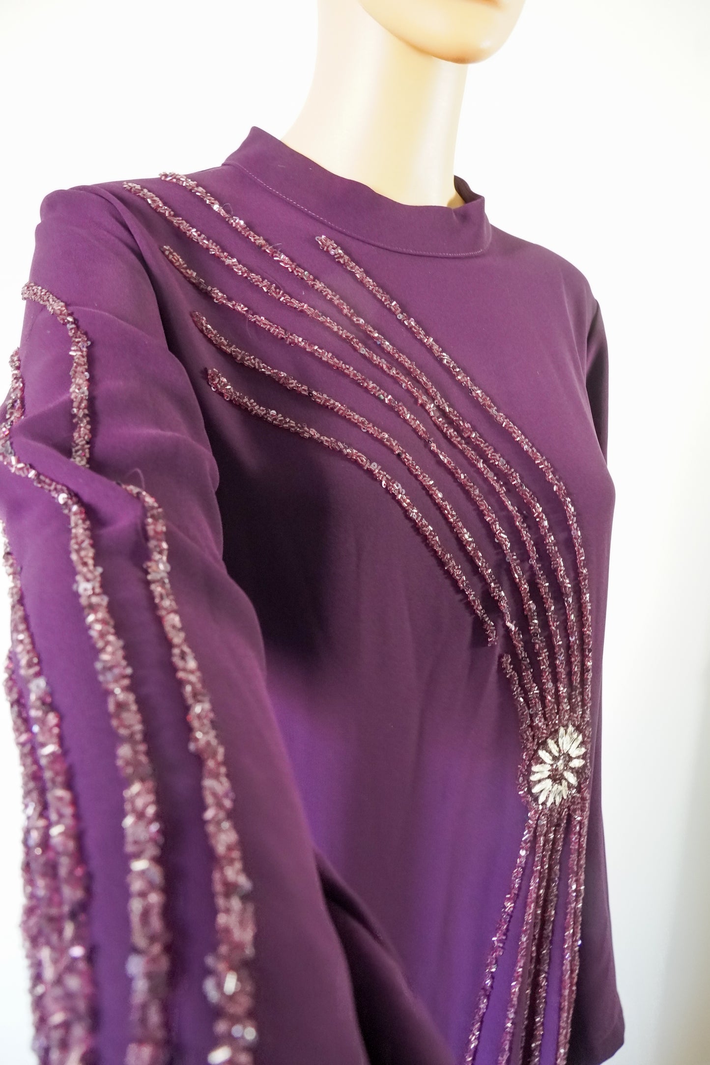 Abaya avec broderies perlées & fleurs argentées