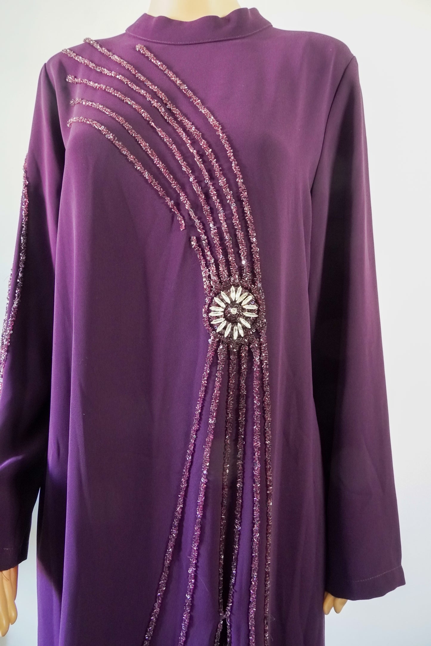 Abaya avec broderies perlées & fleurs argentées