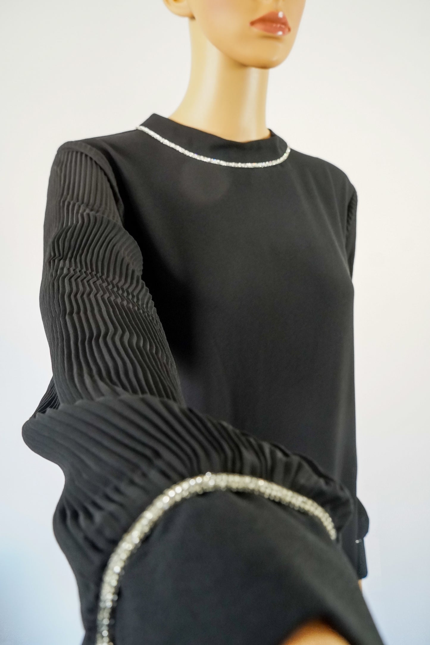 Abaya fluide avec manches plissées et bas volanté