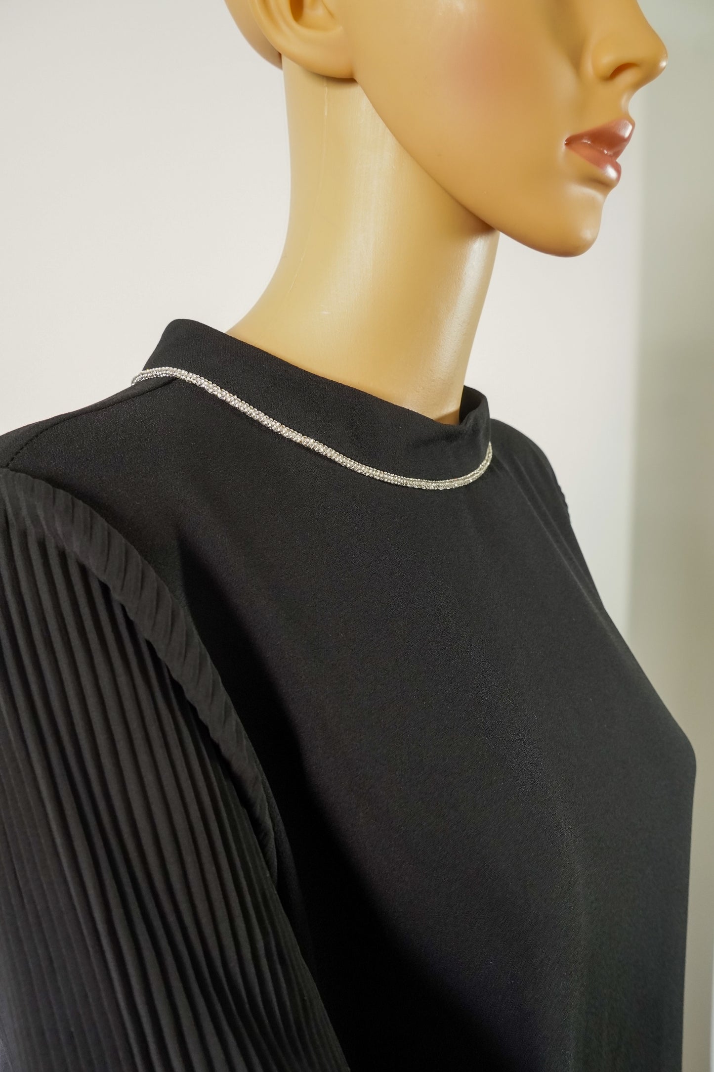 Abaya fluide avec manches plissées et bas volanté