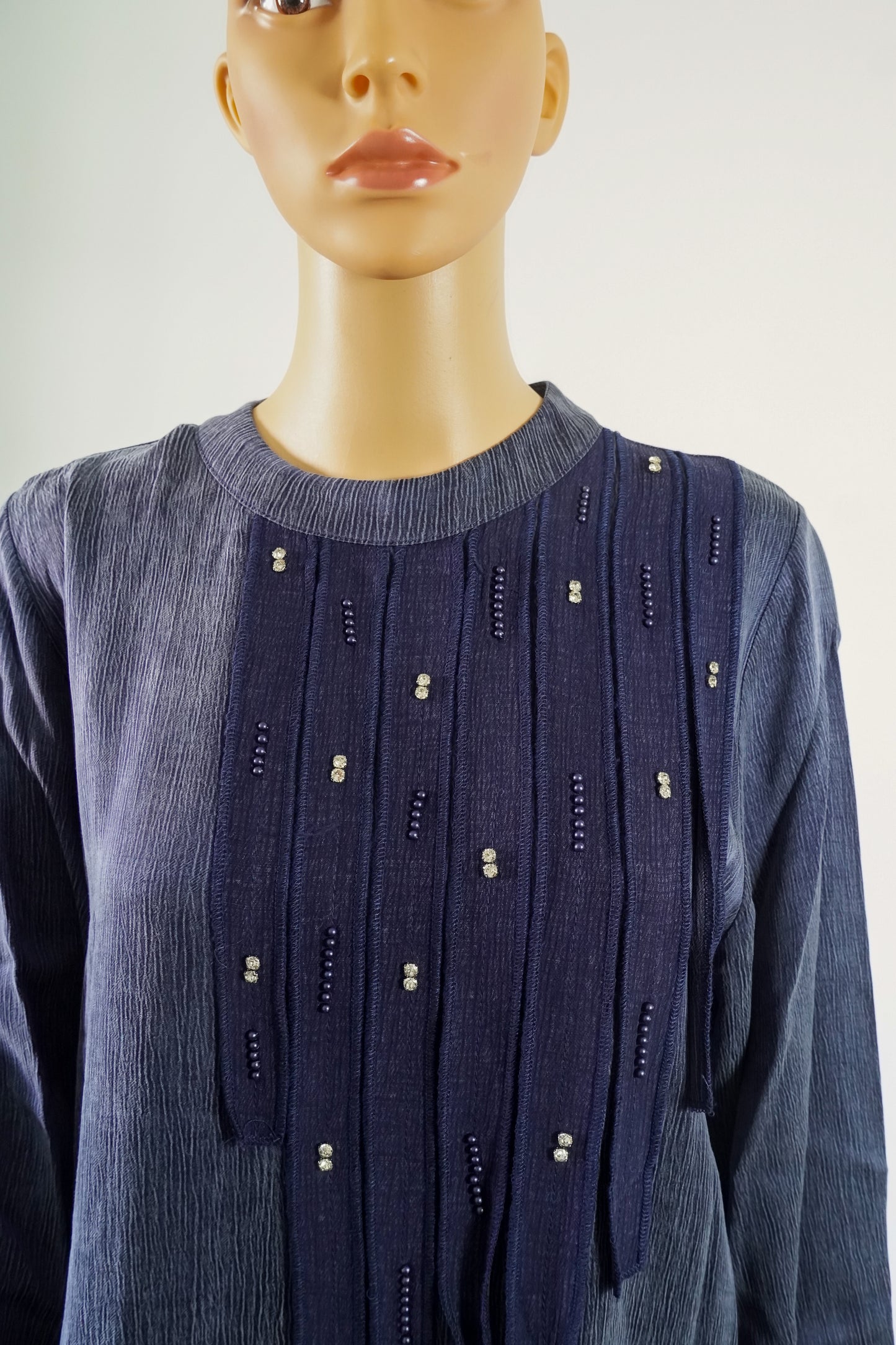 Abaya fluide plissée avec perles