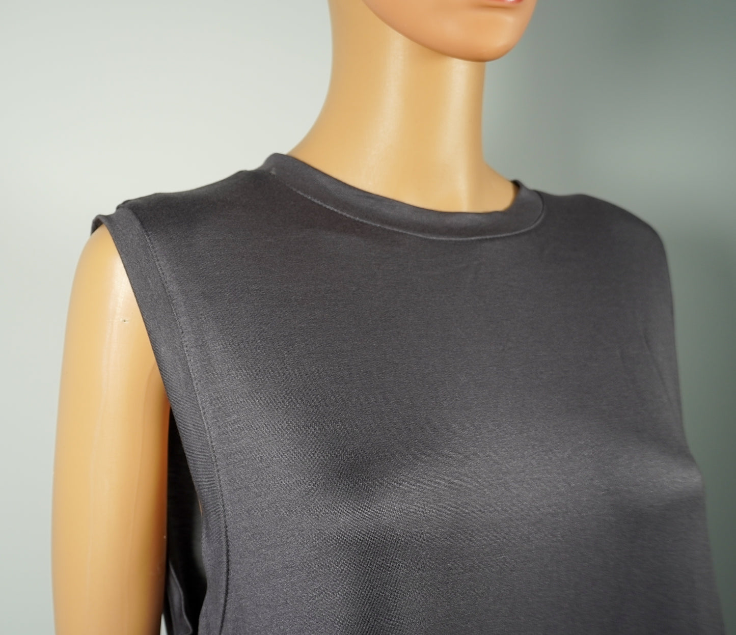 Ensemble robe longue fluide noire avec veste zippée assortie