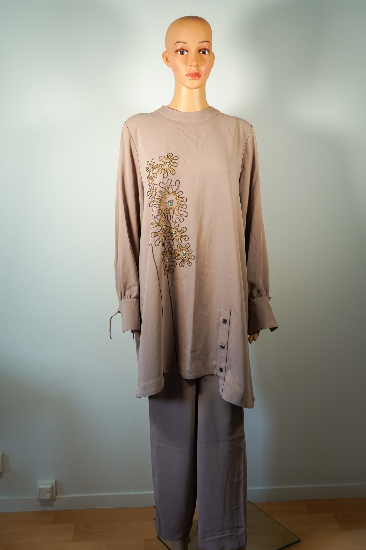 Ensemble deux pièces femme avec tunique longue brodée et pantalon fluide