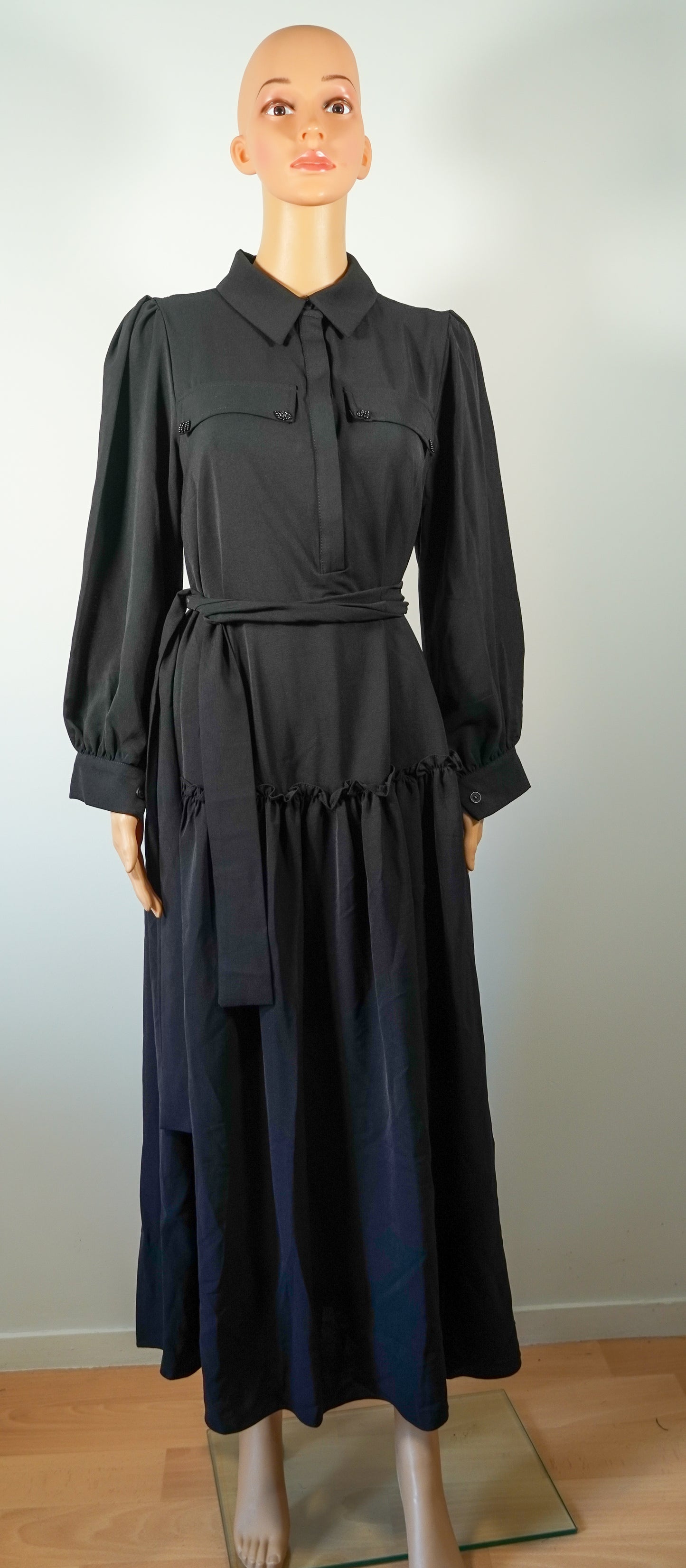 Siyah kuşaklı uzun elbise