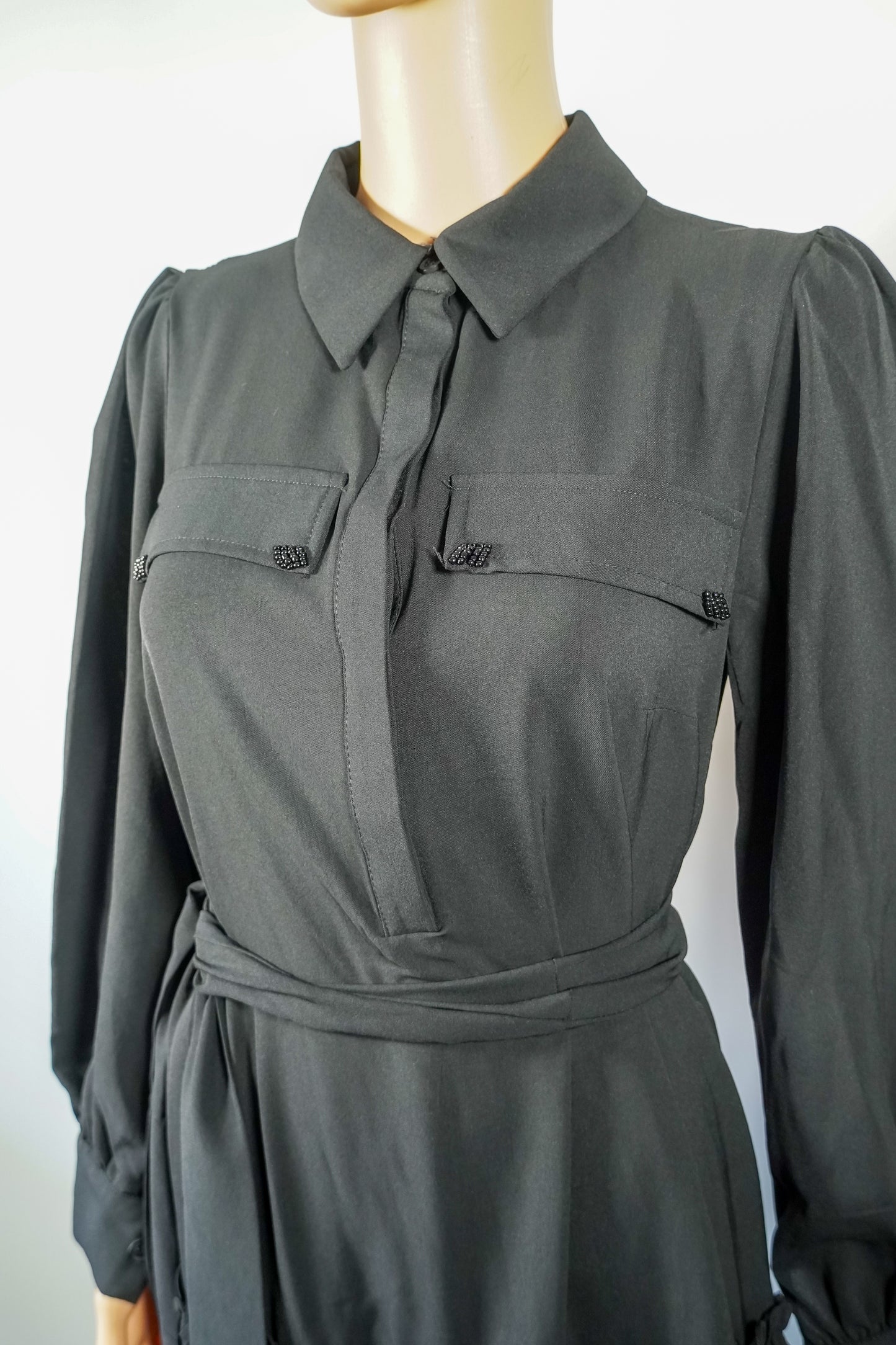 Siyah kuşaklı uzun elbise