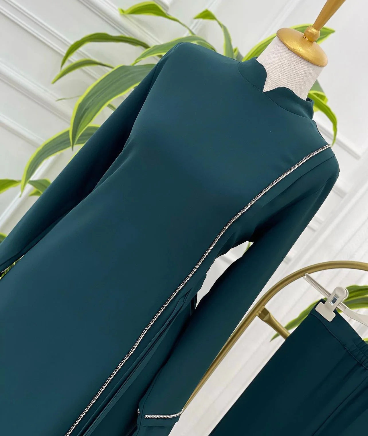 Ensemble tunique et pantalon vert émeraude avec détail strassé
